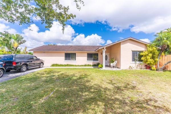 Lake Marks At Westwind, 15045 SW 68th Ter, Kendall West, Florida 33193, image 1