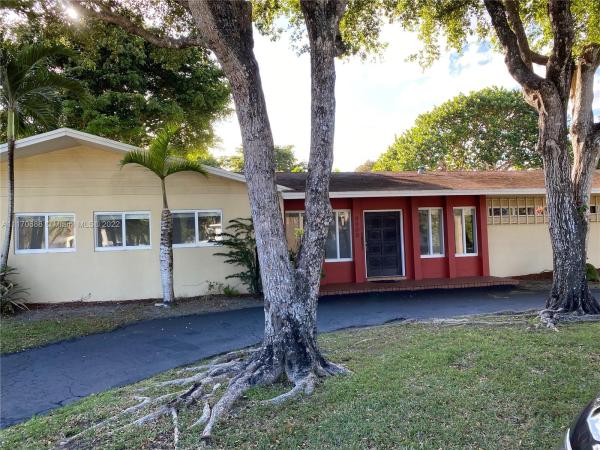 Patricia Manor, 9800 SW 70th Ave, Pinecrest, Florida 33156, image 2