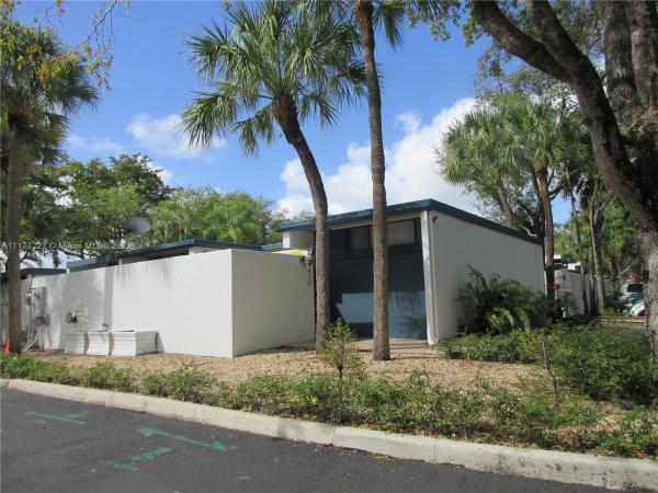 Windmill Gate, 6430 Sawmill Ln #6430, Miami Lakes, Florida 33014, image 2