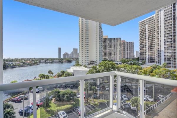 Waterview 2, 20515 E Country Club Dr #748, Aventura, Florida 33180, image 2