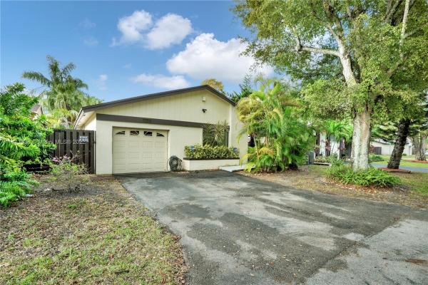Patio Homes In The Crossings, 13576 SW 115th Ln, The Crossings, Florida 33186, image 1