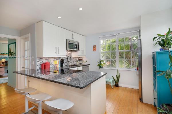 Friendly Corner, 940 7th St #940C, Miami Beach, Florida 33139, image 2