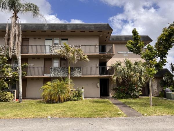 Berkeley Manor, 5495 NW 10th Ct #304, Plantation, Florida 33313, image 1