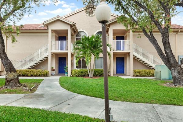 Royal Palm Place At The Hammocks, 15770 SW 106th Ter #102, The Hammocks, Florida 33196, image 2