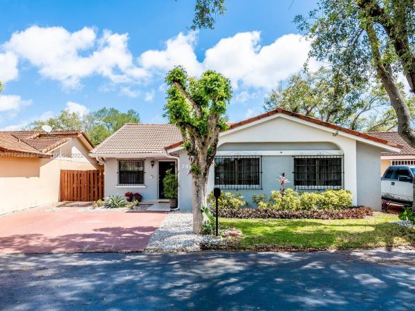 Chestnut Garden Homes, 7481 SW 114th Ct, Kendall, Florida 33173, image 2