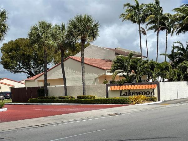 Lakewood Townhome Villas, 1424 SW 124th Pl, Tamiami, Florida 33184, image 1