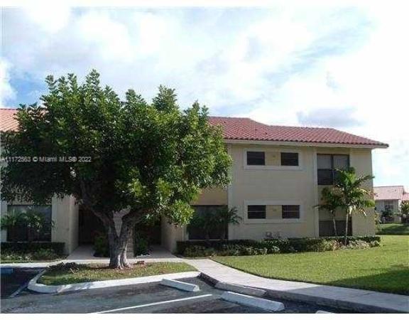 Palm Beach Grande, 1482 Lake Crystal Dr #D, West Palm Beach, Florida 33411, image 2