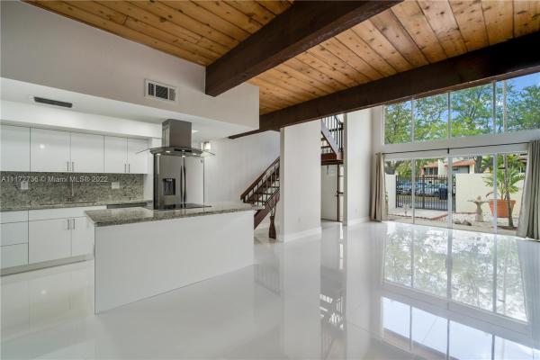 Sunset Park Lake Villas, 10462 SW 78th St #10462, Kendall, Florida 33173, image 1