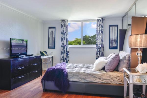 Royal Oaks, 445 NE 195th St #430, Ives Estates, Florida 33179, image 1