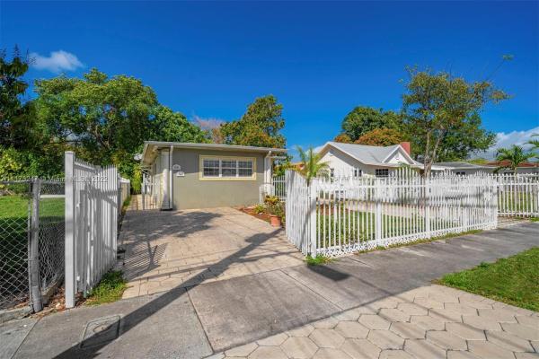 The Pines, 3121-3123 SW 25th Ter, Miami, Florida 33133, image 2