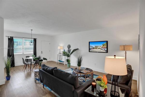 Pinetree Manor, 2858 Pine Tree Dr #7, Miami Beach, Florida 33140, image 2