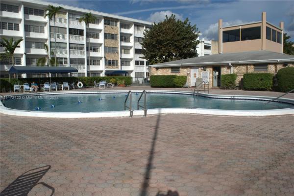 Gulfstream Garden, 410 SE 2nd St #402, Hallandale Beach, Florida 33009, image 1