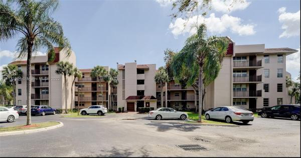 Sabal Palm Of Pine Island Ridge, 1830 Sabal Palm Dr #401, Davie, Florida 33324, image 2