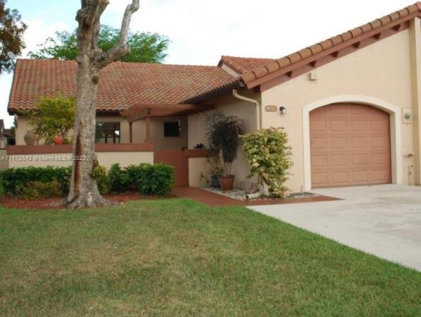 Kings Court West, 8553 SW 113th Ct, Kendall, Florida 33173, image 2