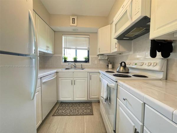 St James, 3204 SE 11th St #106, Pompano Beach, Florida 33062, image 1