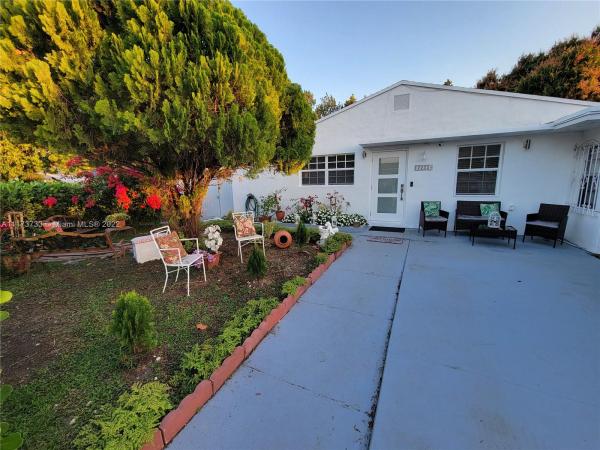 Tamiami Gardens, 7200 SW 4th St, Miami, Florida 33144, image 1