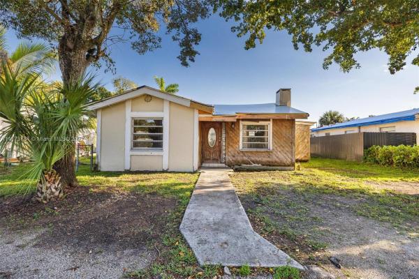 Fulford Highlands, 216 NE 160th St, Golden Glades, Florida 33162, image 2