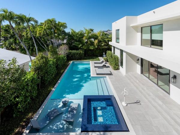 La Gorce Golf, 5288 Alton Rd, Miami Beach, Florida 33140, image 1