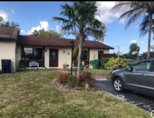San Sebastian Townhouses, 4700 SW 136th Pl, Kendale Lakes, Florida 33175, image 2