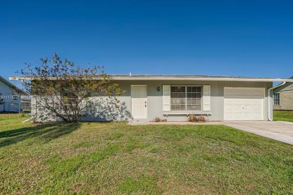 325 NW Fairfax Ave, Florida 34983, image 2