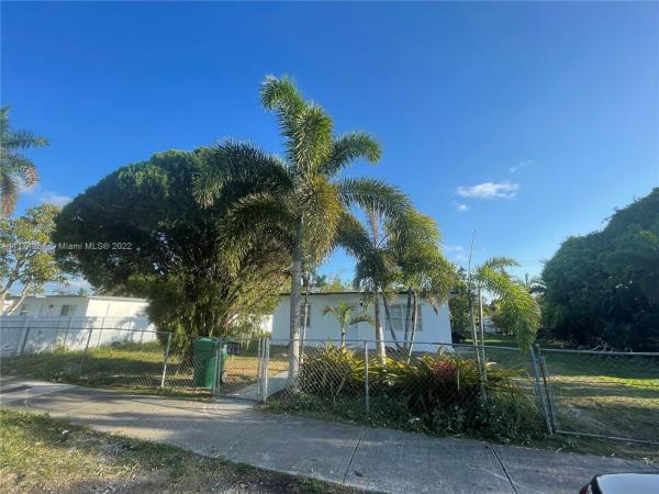 Leisure City Residential, 15278 Leisure Dr, Leisure City, Florida 33033, image 2
