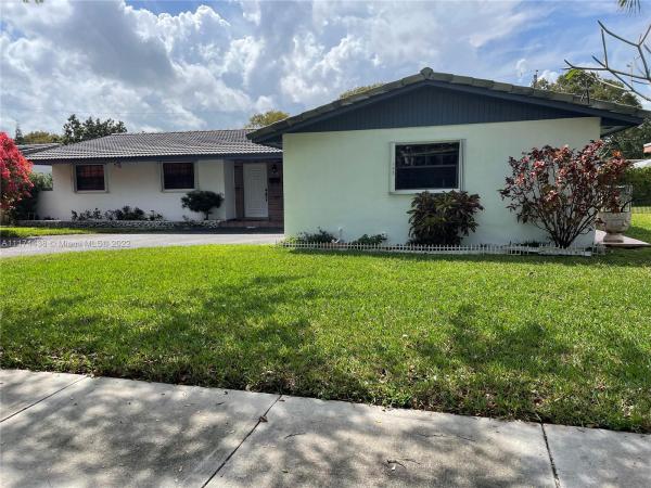 Miami Lakes Residential, 14008 Lake George Ct, Miami Lakes, Florida 33014, image 2