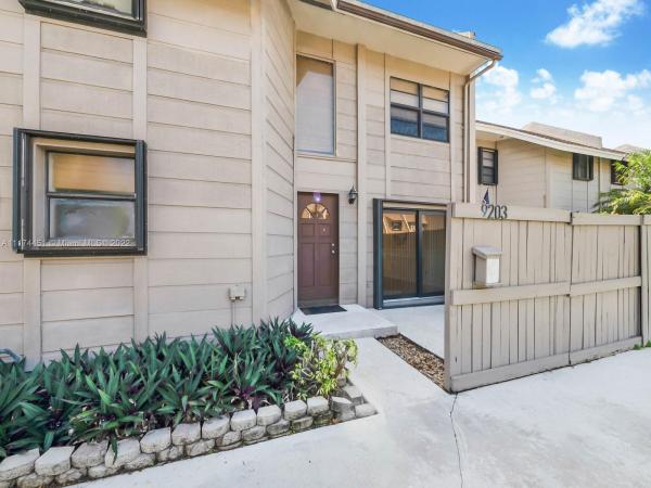 Briar Bay Townhouse Estates, 9203 SW 136th St Cir, Kendall, Florida 33176, image 2