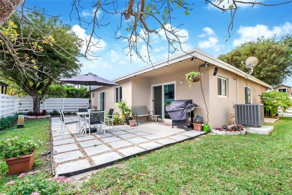Stoneybrook At Country Walk, 14519 SW 139th Ave Cir E, Country Walk, Florida 33186, image 2