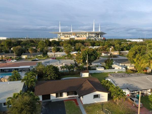 Bell Gardens, 2305 NW 195th St, Miami Gardens, Florida 33056, image 1