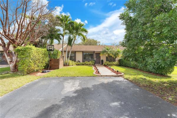 San Sebastian Townhouses, 4809 SW 135th Ct #4809, Kendale Lakes, Florida 33175, image 1