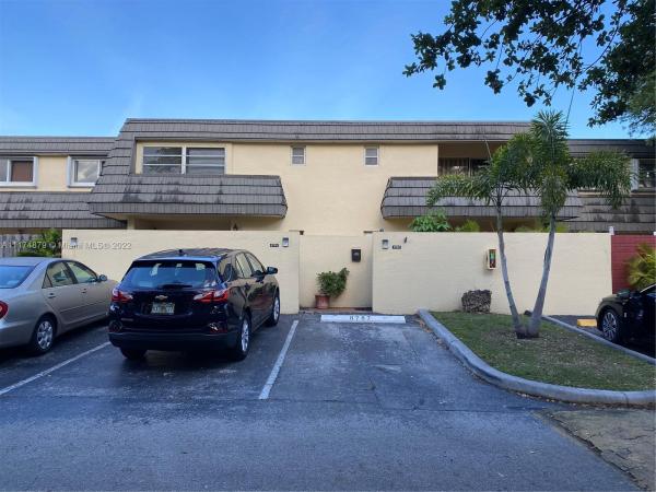 Kendale Lakes Townhouses, 8785 SW 137th Ave #8785, Kendale Lakes, Florida 33183, image 1