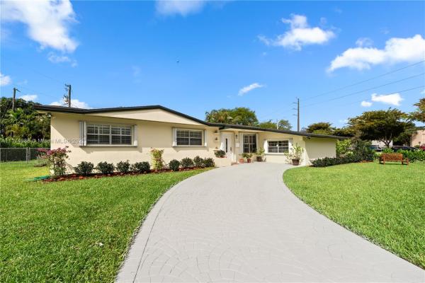 Heftler Homes Sunset Park, 9800 SW 72nd St, Sunset, Florida 33173, image 2