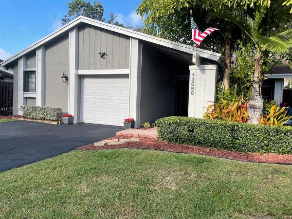 Patio Homes In The Crossings, 13686 SW 116th Ln, The Crossings, Florida 33186, image 2