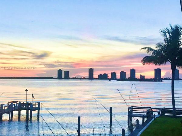 Marina Harbour South, 100 Lehane Ter #27, North Palm Beach, Florida 33408, image 1