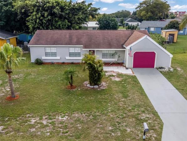 426 SW Eastport Cir, Florida 34953, image 2