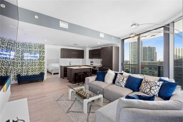 Brickell Heights East, 45 SW 9th St #2001, Miami, Florida 33130, image 2