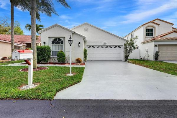 Villages Of Woodlake, 102 S Wedgewood Lks S, Greenacres, Florida 33463, image 2