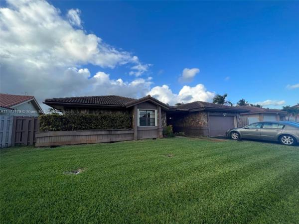 Country Lake Manors, 6355 NW 200th St, Country Club, Florida 33015, image 1