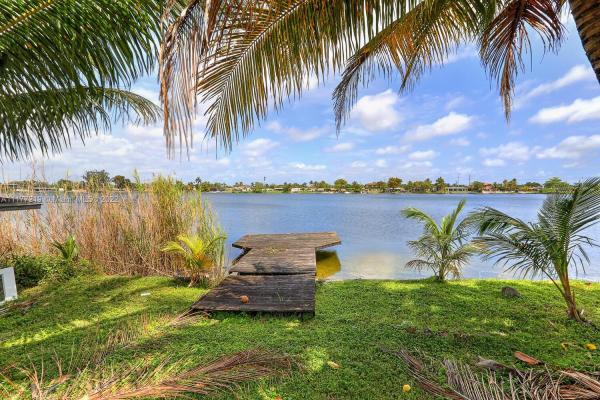 Westwood Lakes Residential, 10905 Westwood Lake Dr, Westwood Lakes, Florida 33165, image 2