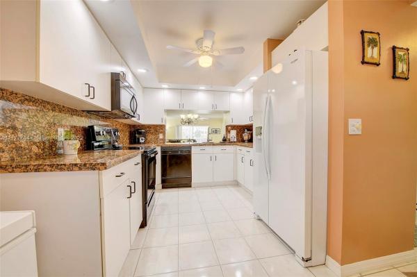 Sunrise Lakes 4, 2580 NW 103rd Ave #204, Sunrise, Florida 33322, image 1