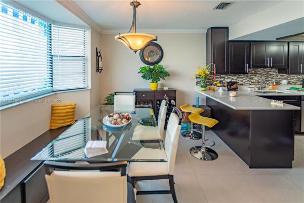 Midway Mall Townhouses, 8001 NW 7th St #13, Fountainebleau, Florida 33126, image 2