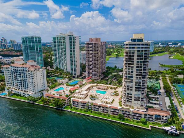 The Landmark, 20185 E Country Club Dr #2402, Aventura, Florida 33180, image 1