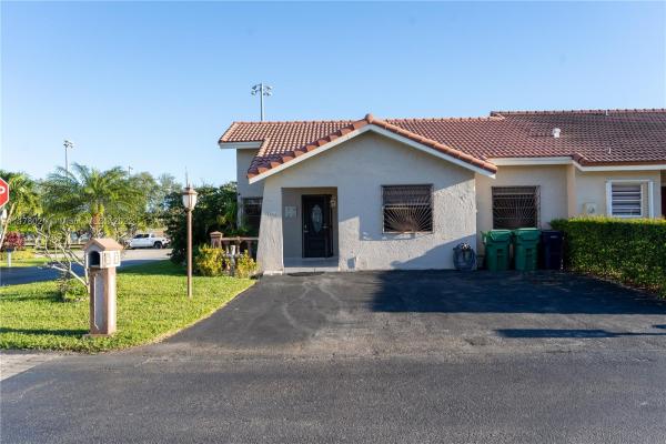 Bird Lakes Townhouses, 14354 SW 46th Ter #14354, Kendale Lakes, Florida 33175, image 2