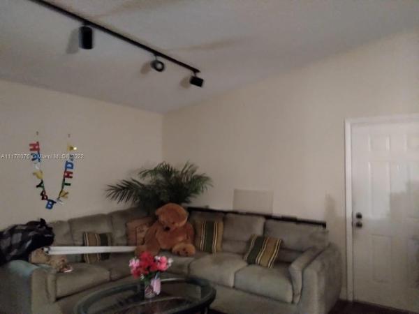 907 NE 199th St #202, Ives Estates, Florida 33179, image 1