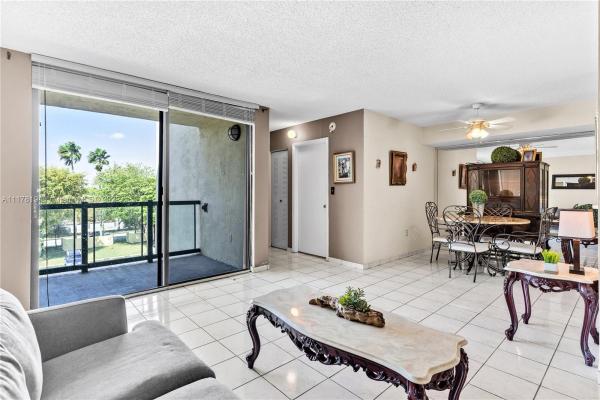 International Towers, 2055 SW 122nd Ave #424, Tamiami, Florida 33175, image 2