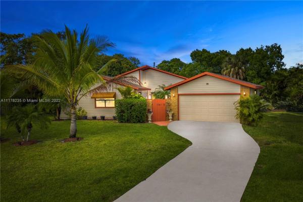 1201 SE Wave Ln, Florida 34983, image 2