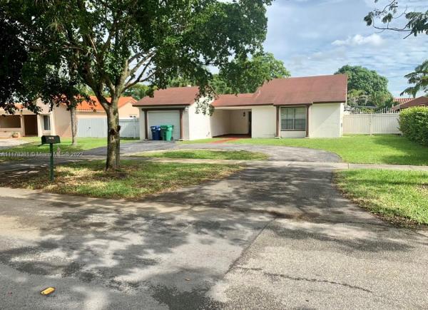 Country Lake Manors, 19797 NW 62nd Ave, Country Club, Florida 33015, image 1
