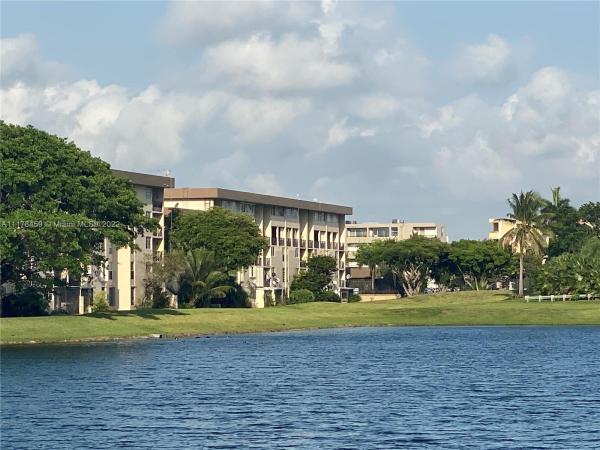 Pinebark, 820 NW 87th Ave #104, Fountainebleau, Florida 33172, image 2