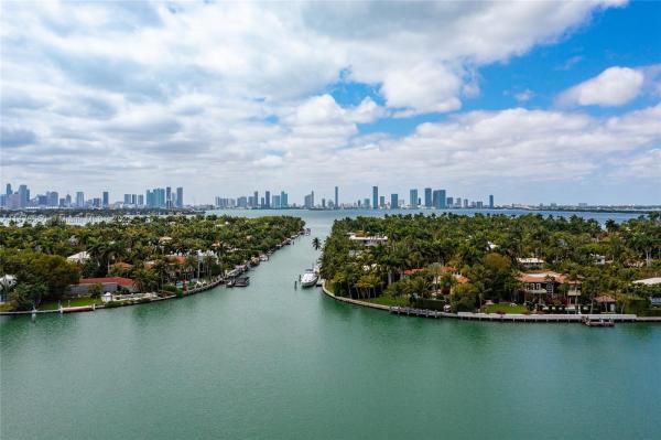 Sunset Lake, 2220 N Bay Rd, Miami Beach, Florida 33140, image 2