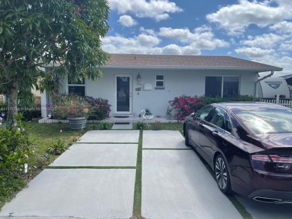 Green Glade Villas, 1909 SW 131st Ct, Tamiami, Florida 33175, image 1